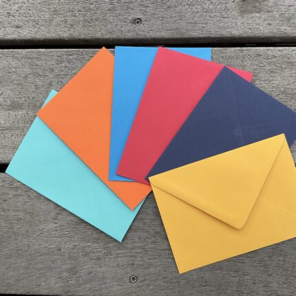 Les enveloppes de couleur vous permettront d'offrir les cartes Décopositive. Enveloppe format 114x162 mm (C6) - 6 coloris au choix