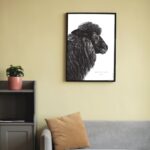 Affiche Le mouton noir - Dessin d'un mouton noir associé à une citation sur le fait de se démarquer - une décoration originale qui porte un message fort !