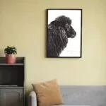 Affiche Le mouton noir - Dessin d'un mouton noir associé à une citation sur le fait de se démarquer - une décoration originale qui porte un message fort !